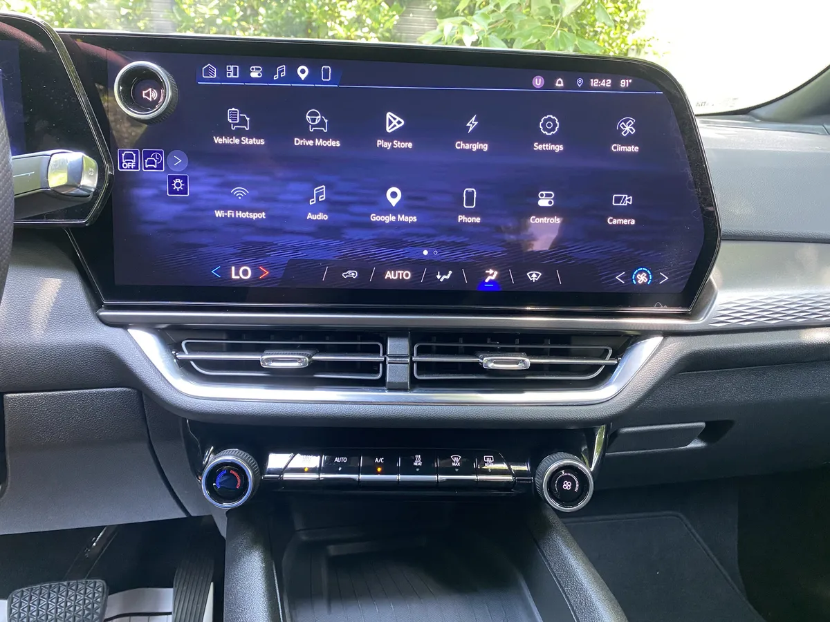 2025 Chevrolet Equinox EV LT1 w/PCY thumbnail 24