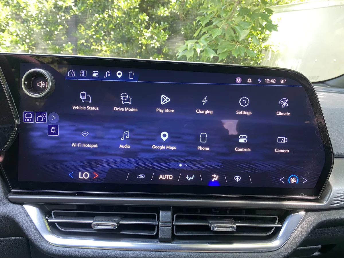 2025 Chevrolet Equinox EV LT1 w/PCY thumbnail 25