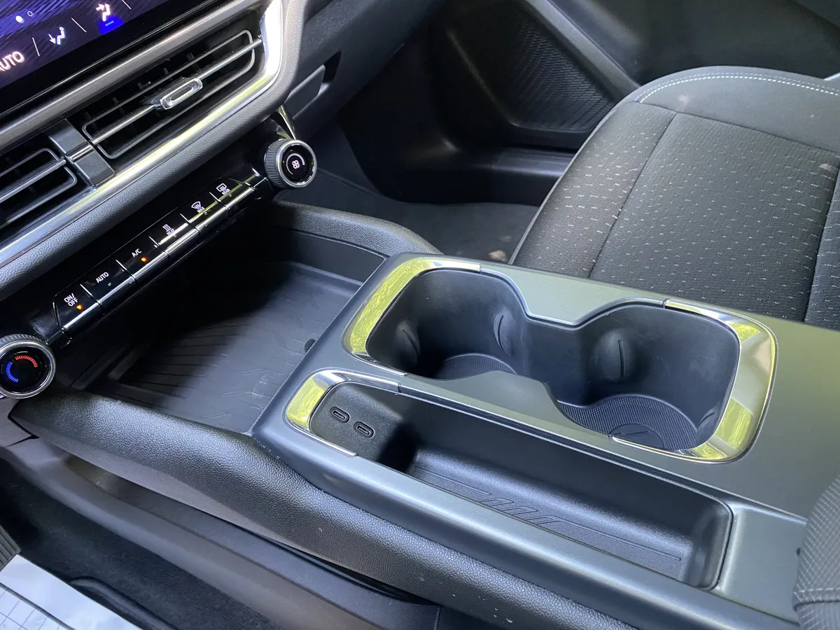 2025 Chevrolet Equinox EV LT1 w/PCY thumbnail 28