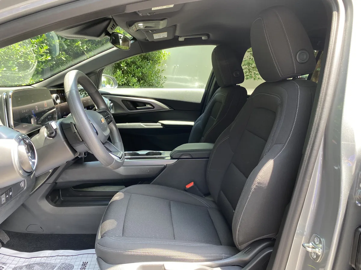 2025 Chevrolet Equinox EV LT1 w/PCY thumbnail 32
