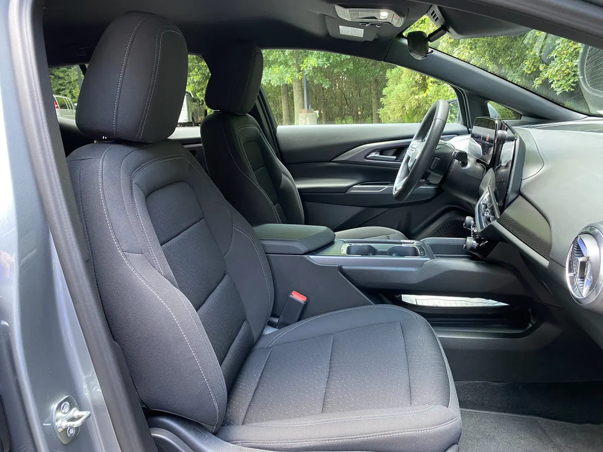 2025 Chevrolet Equinox EV LT1 w/PCY thumbnail 33
