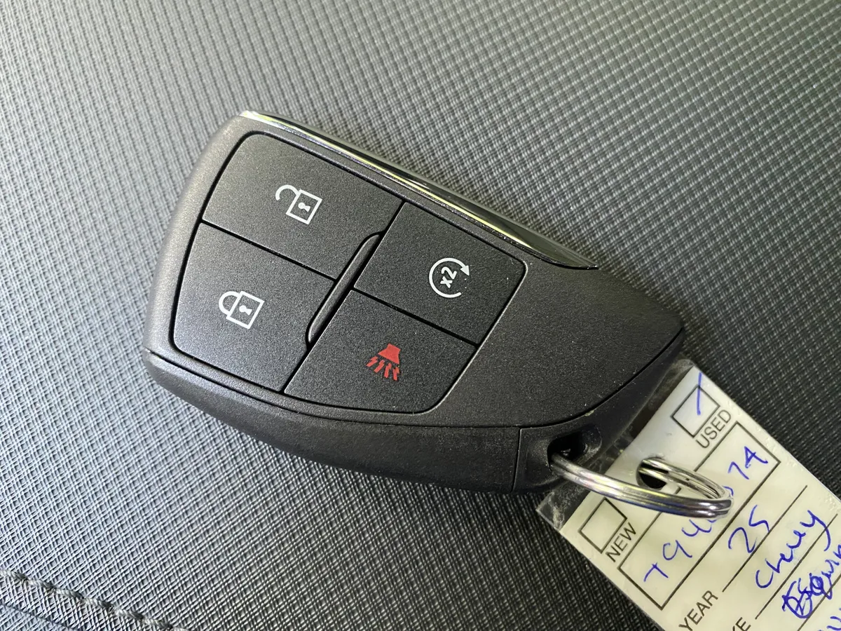 2025 Chevrolet Equinox EV LT1 w/PCY thumbnail 36