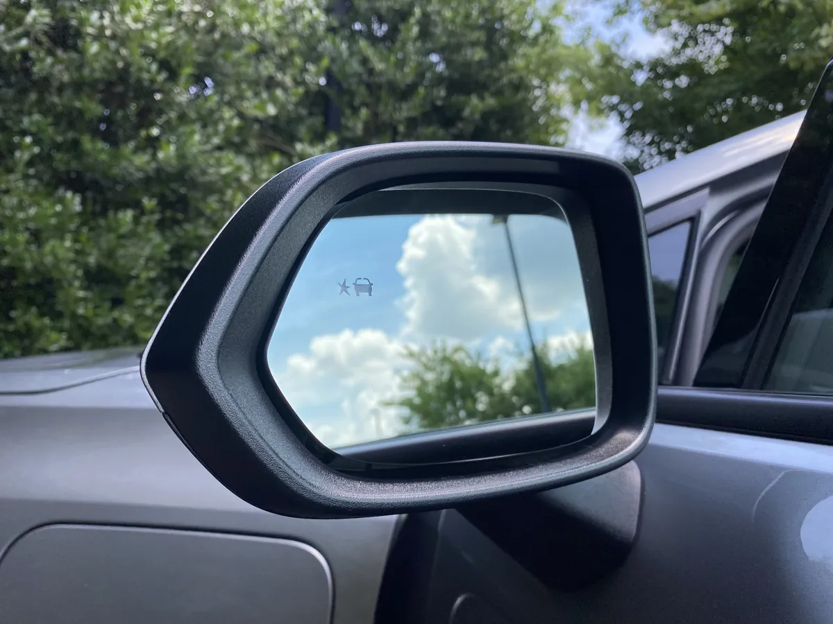 2025 Chevrolet Equinox EV LT1 w/PCY thumbnail 38
