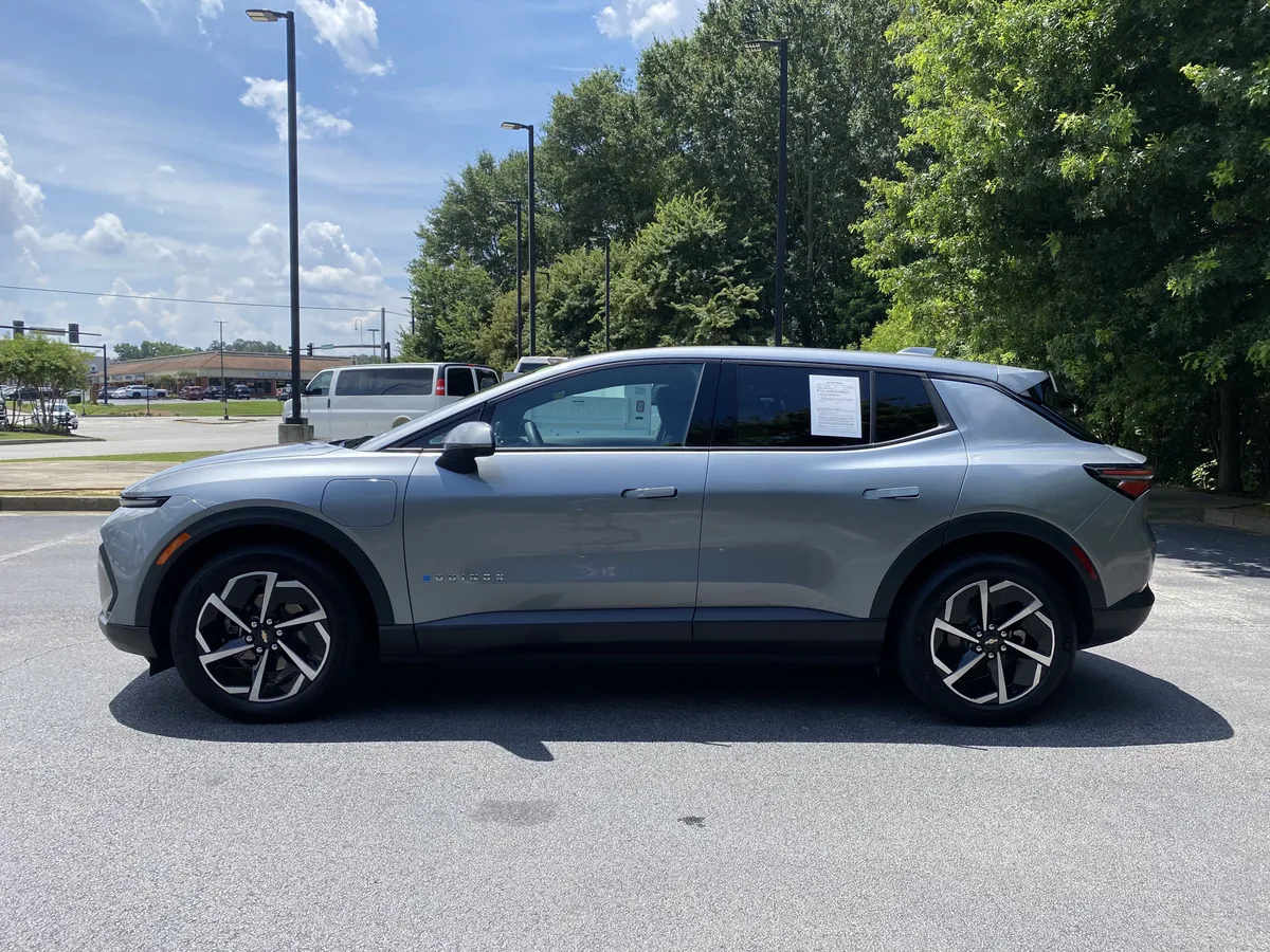 2025 Chevrolet Equinox EV LT1 w/PCY thumbnail 5