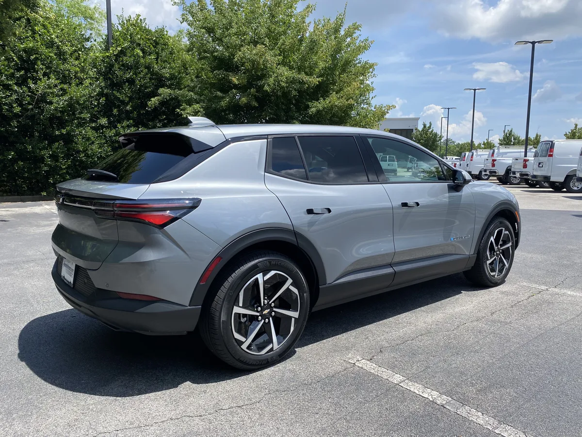 2025 Chevrolet Equinox EV LT1 w/PCY thumbnail 8