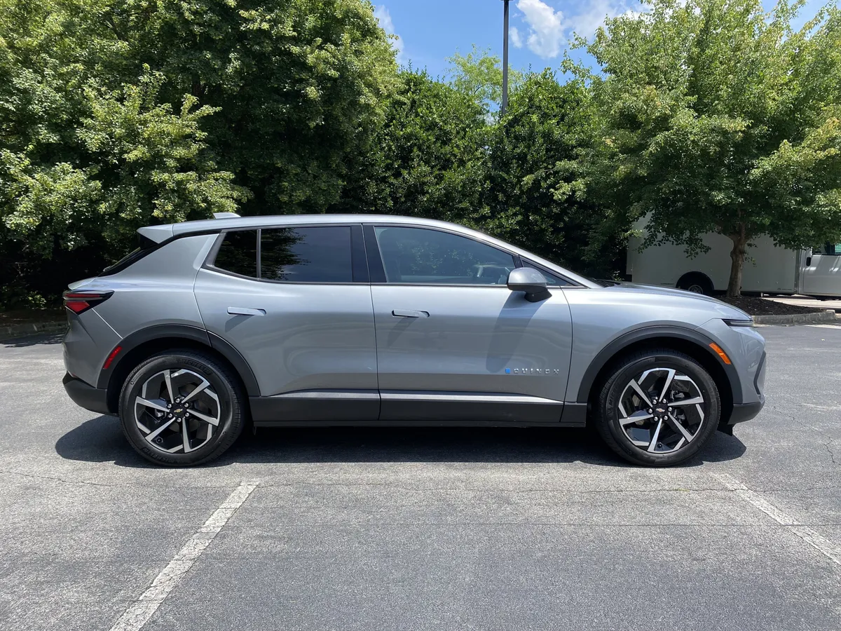 2025 Chevrolet Equinox EV LT1 w/PCY thumbnail 9