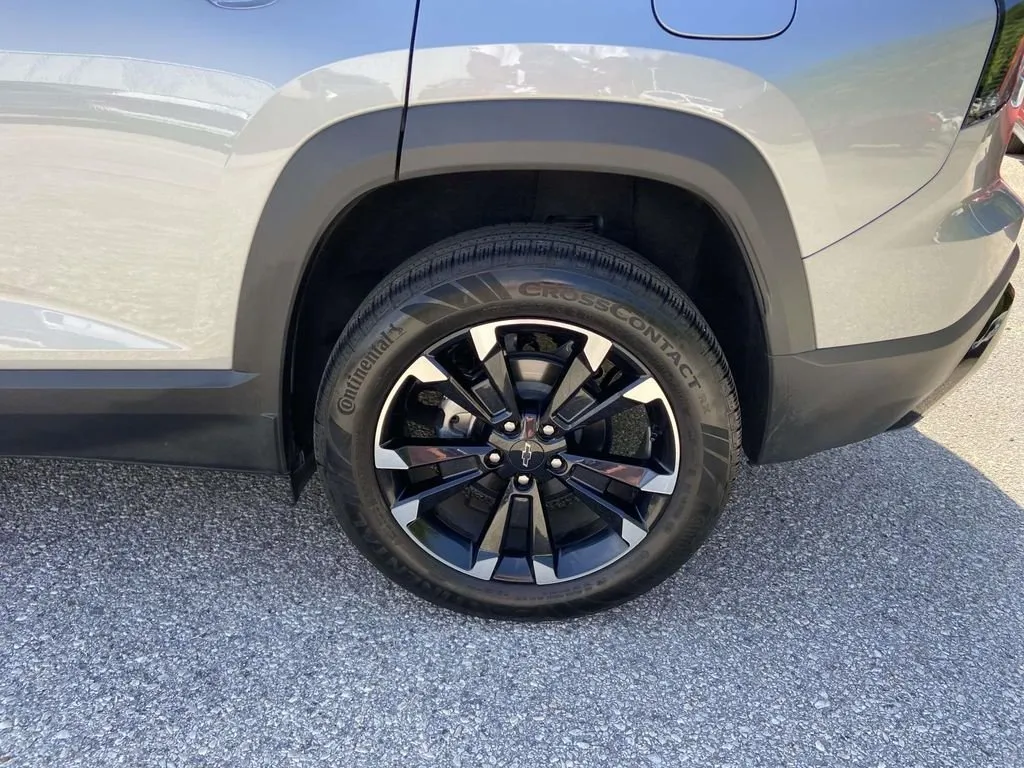 2025 Chevrolet Equinox RS thumbnail 9