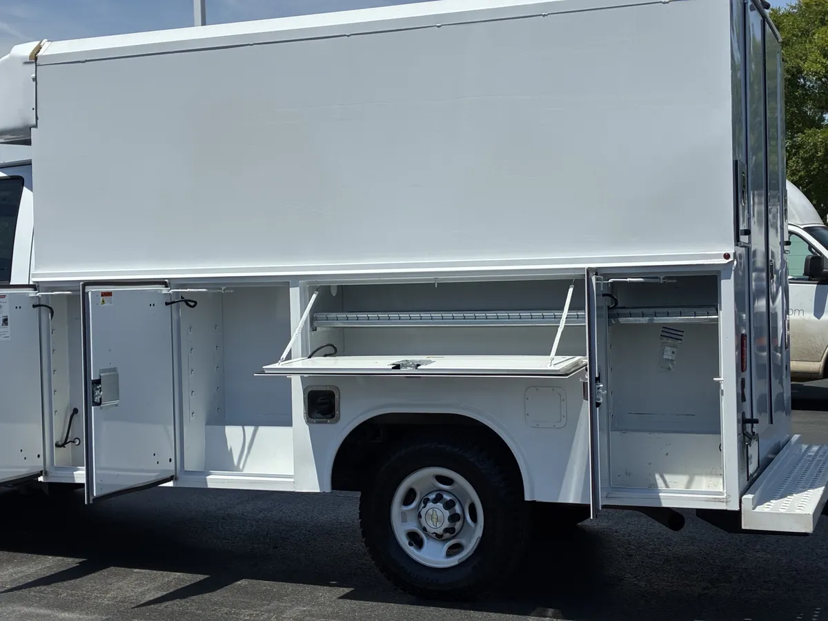 2025 Chevrolet Express Cutaway 3500 1WT thumbnail 11