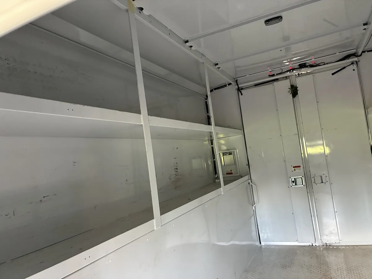2025 Chevrolet Express Cutaway 3500 1WT thumbnail 16