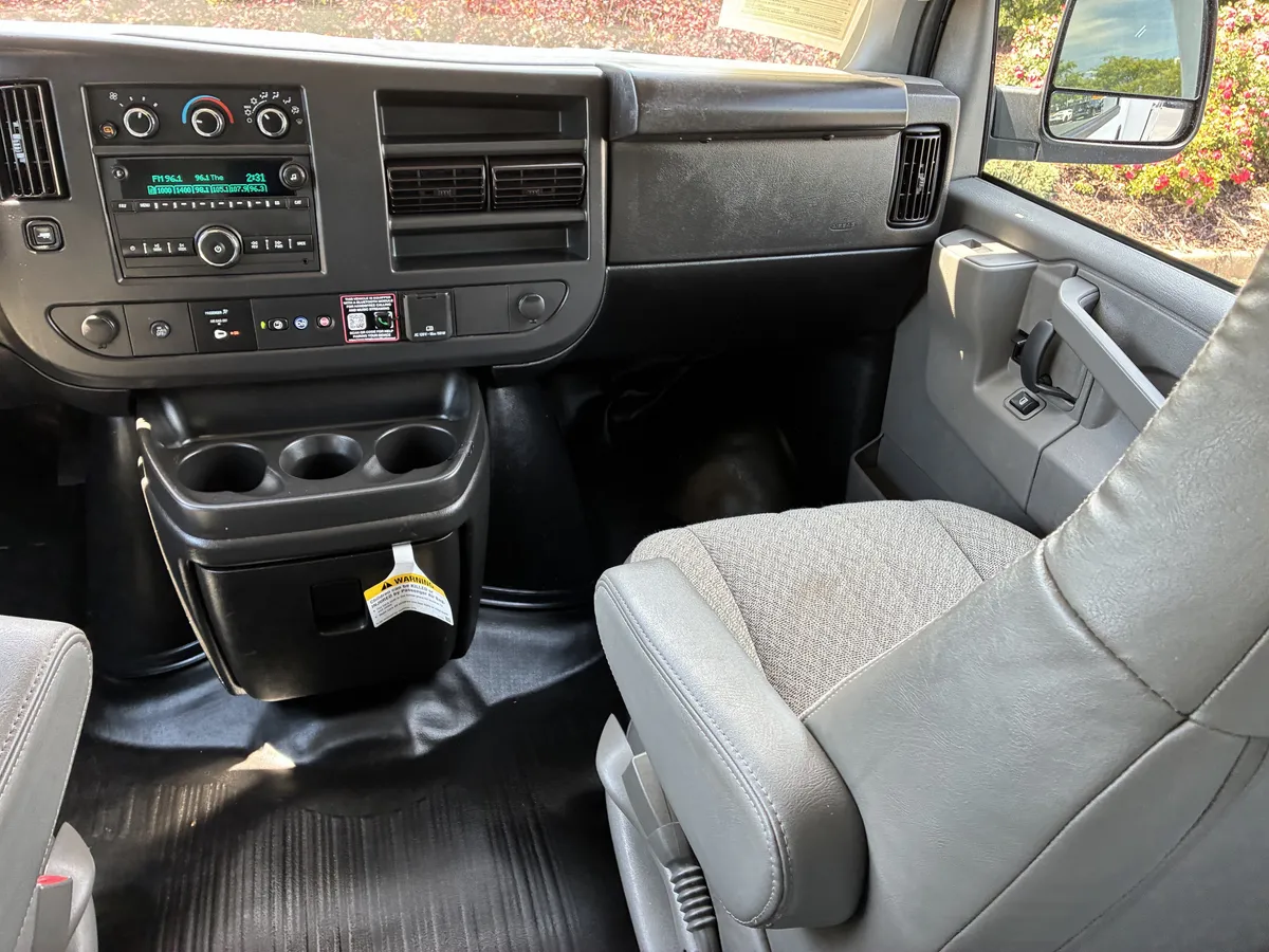 2025 Chevrolet Express Cutaway 3500 1WT thumbnail 18