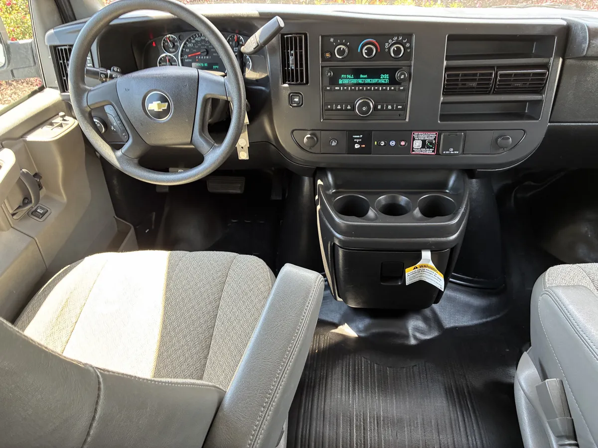 2025 Chevrolet Express Cutaway 3500 1WT thumbnail 19