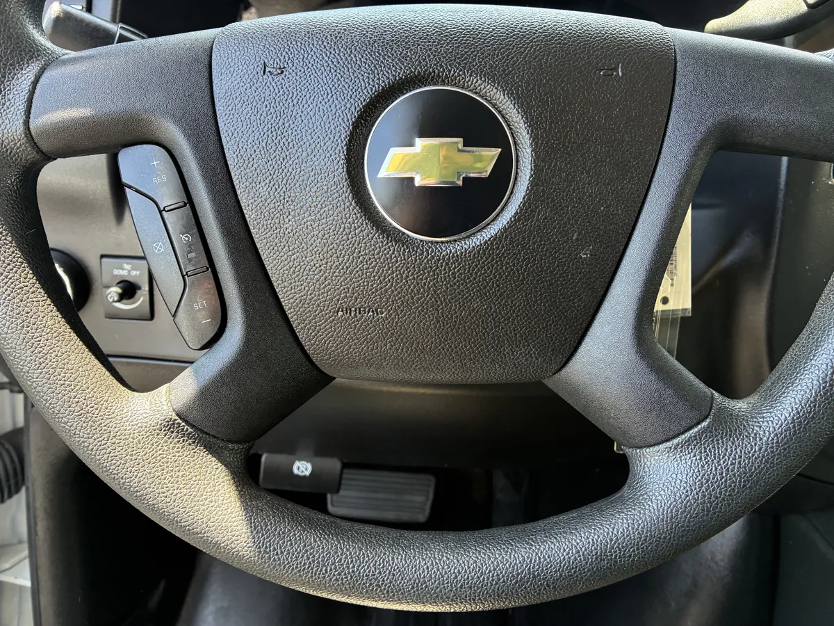 2025 Chevrolet Express Cutaway 3500 1WT thumbnail 28