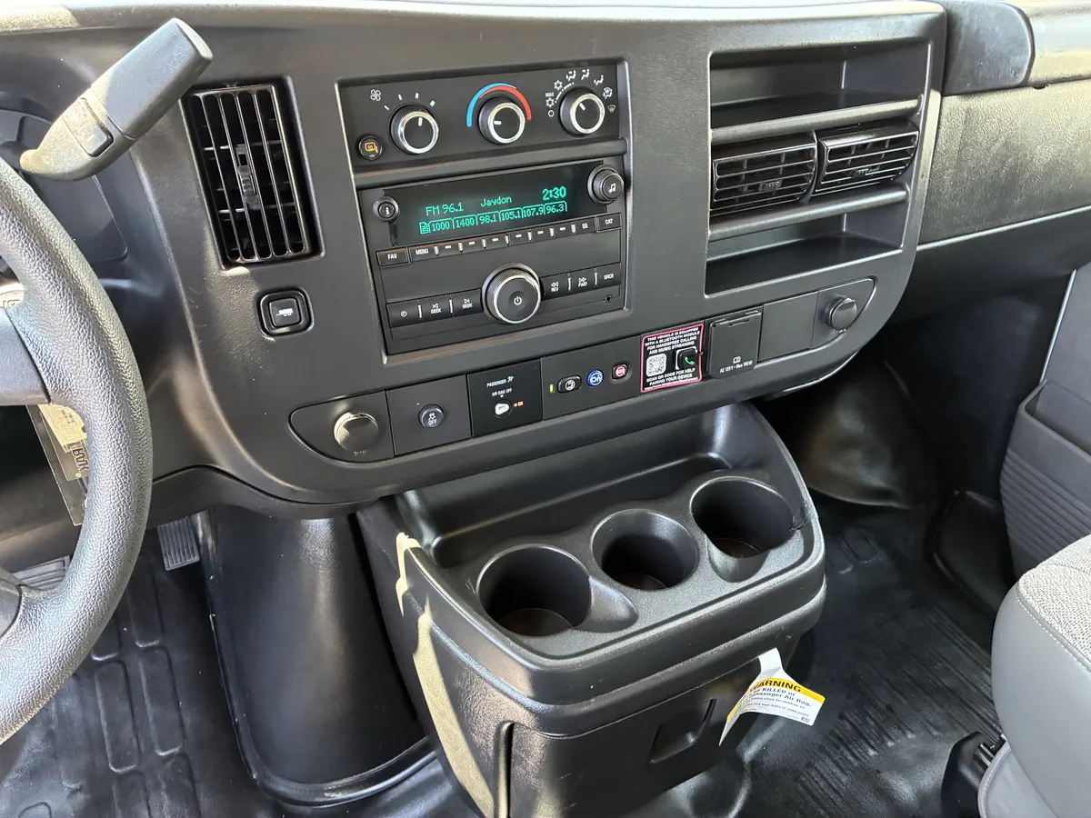 2025 Chevrolet Express Cutaway 3500 1WT thumbnail 31