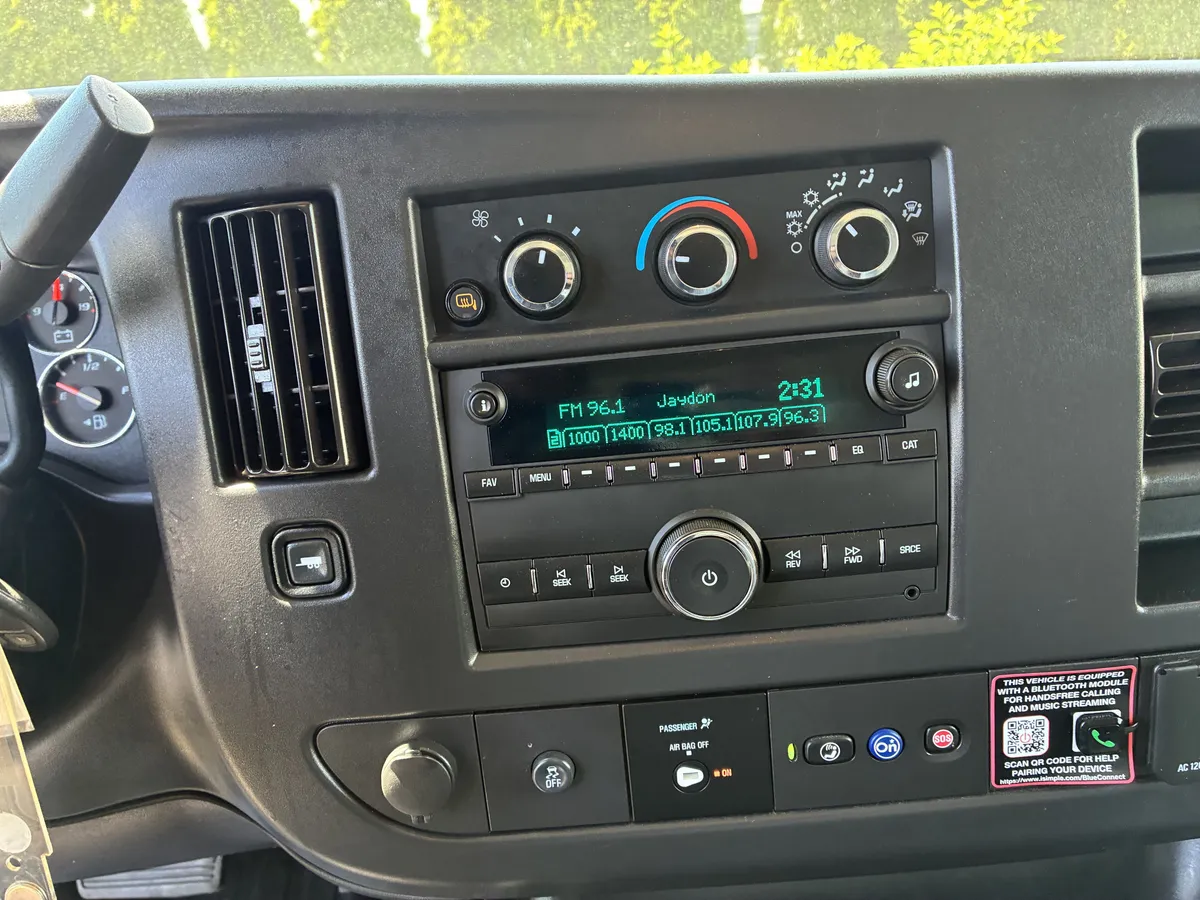 2025 Chevrolet Express Cutaway 3500 1WT thumbnail 32
