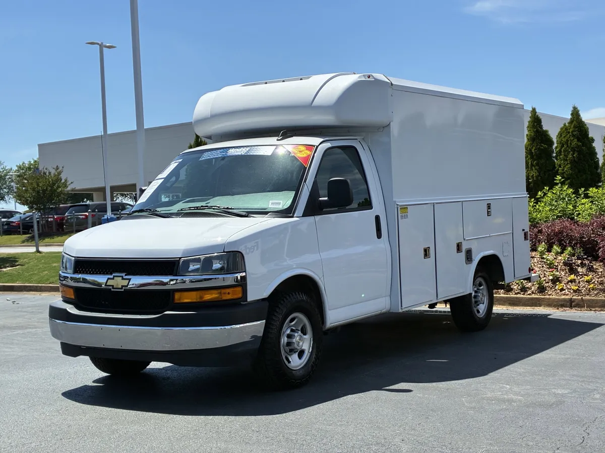 2025 Chevrolet Express Cutaway 3500 1WT thumbnail 5