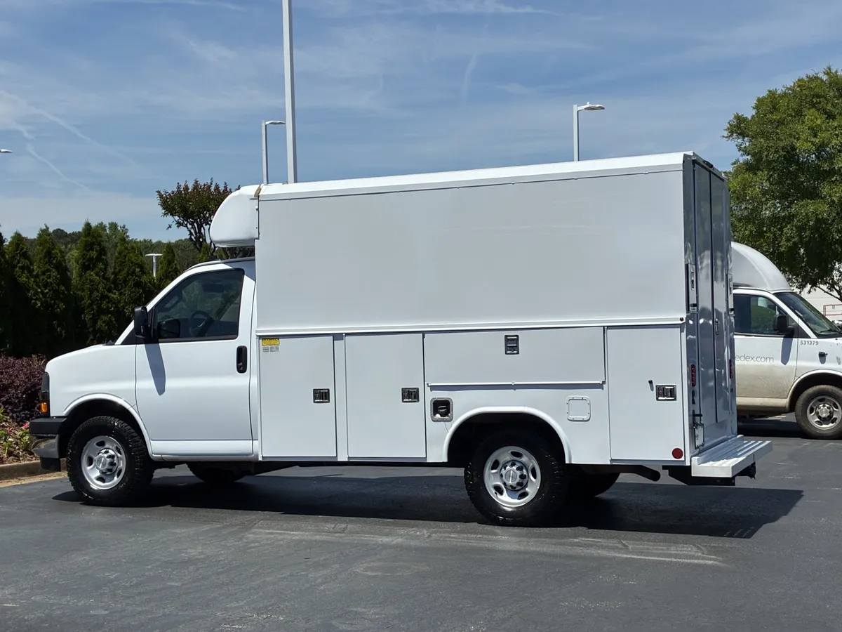 2025 Chevrolet Express Cutaway 3500 1WT thumbnail 8