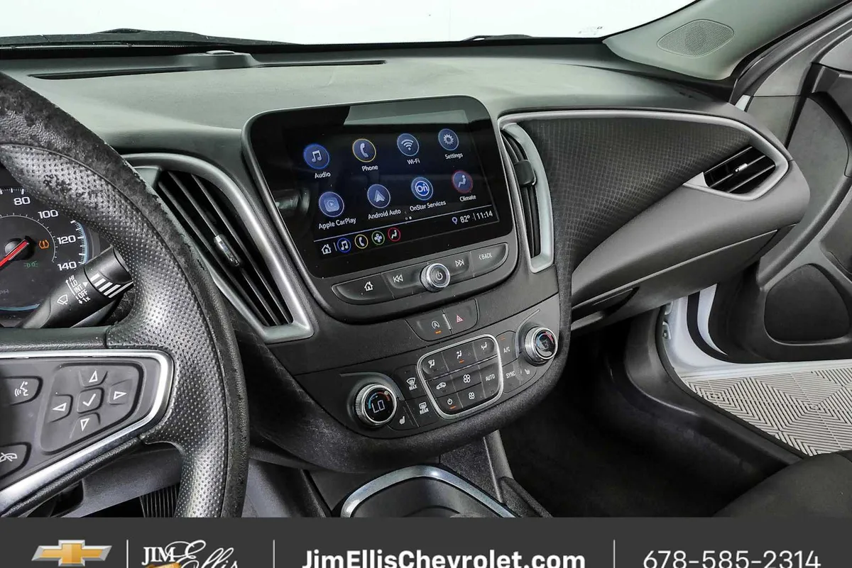 2025 Chevrolet Malibu LT thumbnail 12