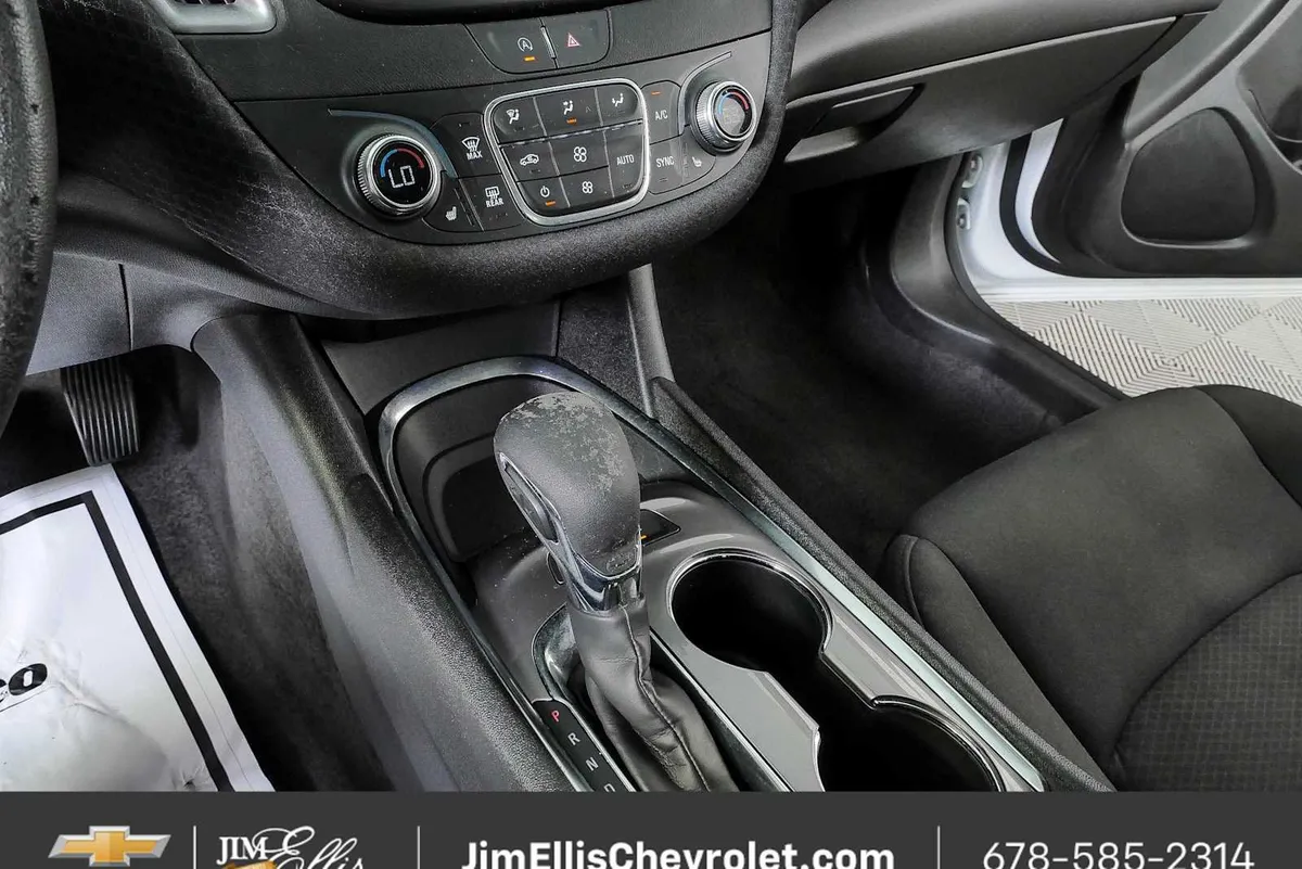 2025 Chevrolet Malibu LT thumbnail 16
