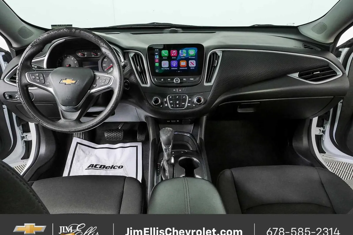 2025 Chevrolet Malibu LT thumbnail 17
