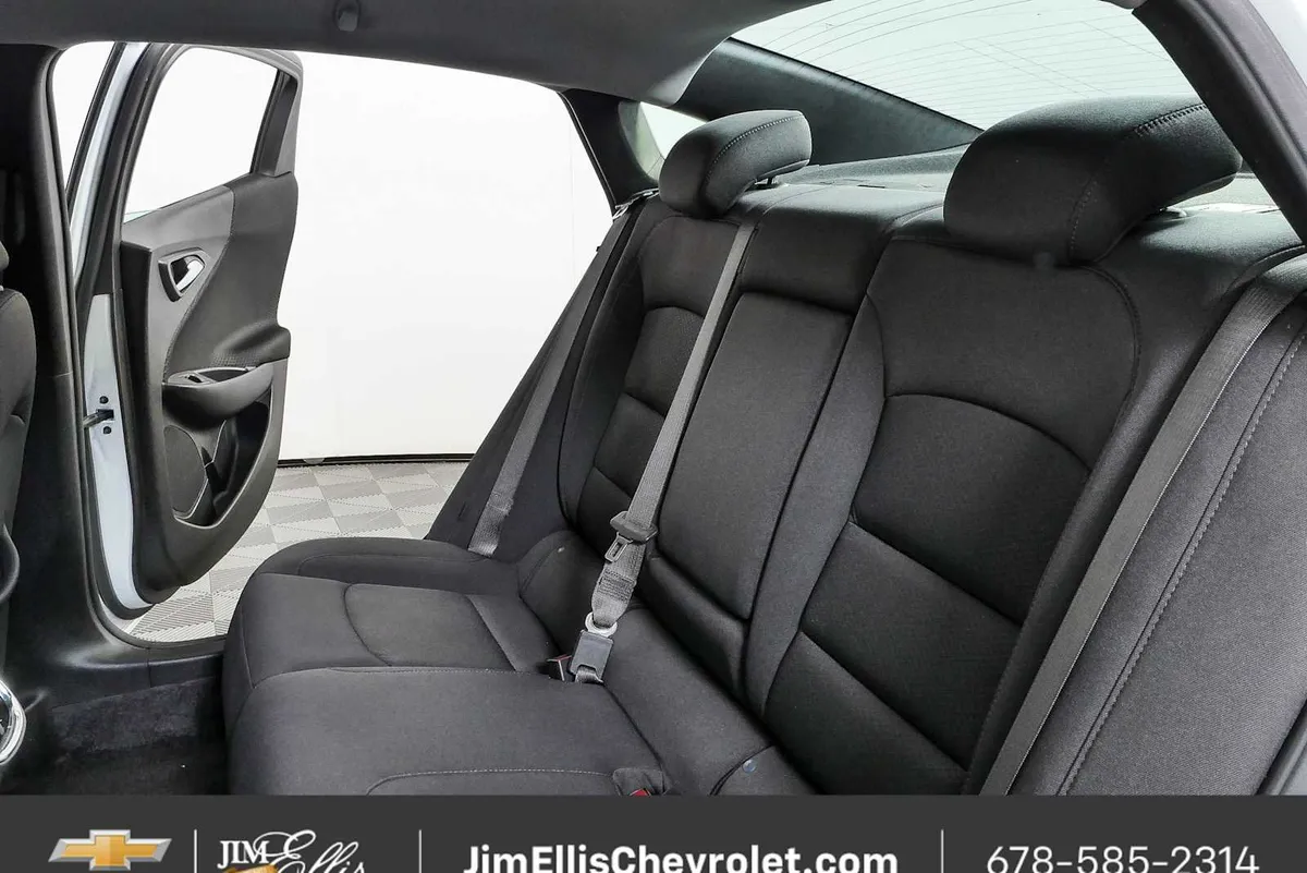 2025 Chevrolet Malibu LT thumbnail 18