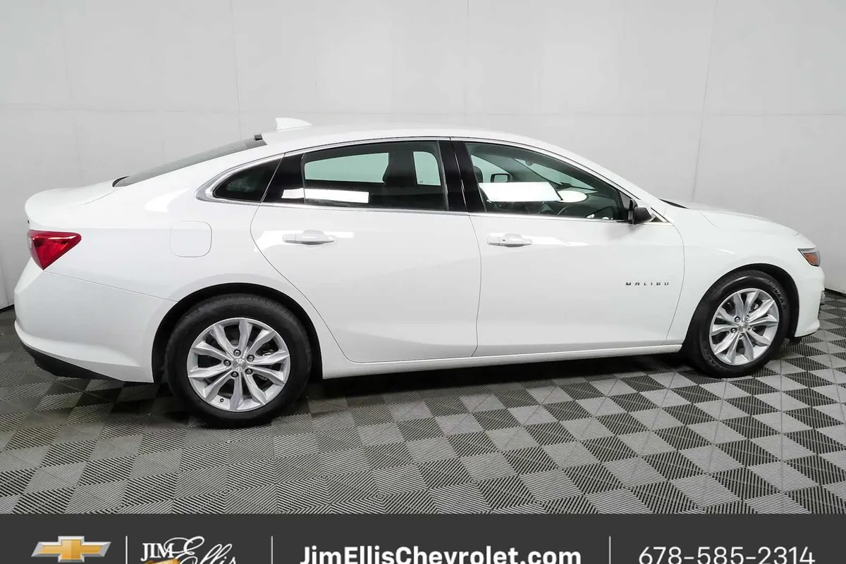 2025 Chevrolet Malibu LT thumbnail 2