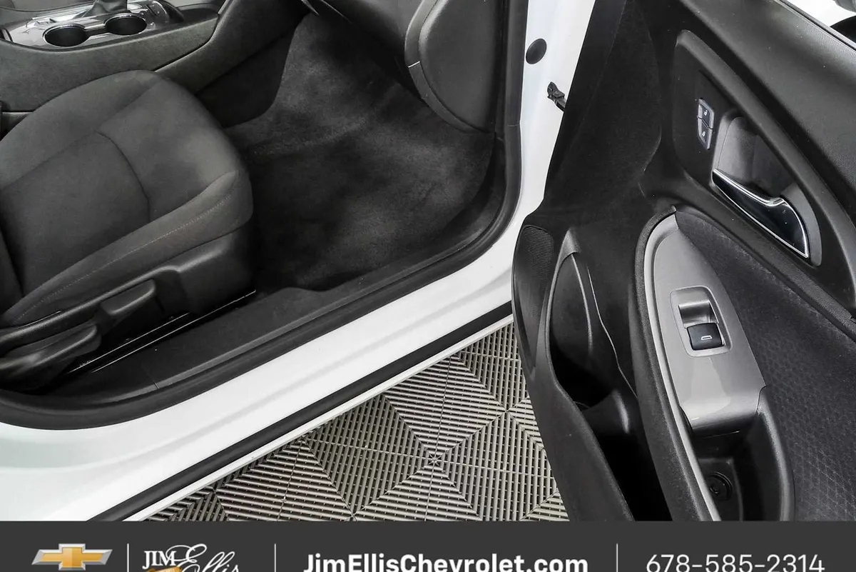2025 Chevrolet Malibu LT thumbnail 22