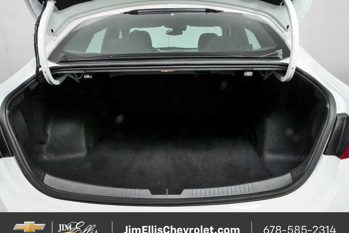 2025 Chevrolet Malibu LT thumbnail 28