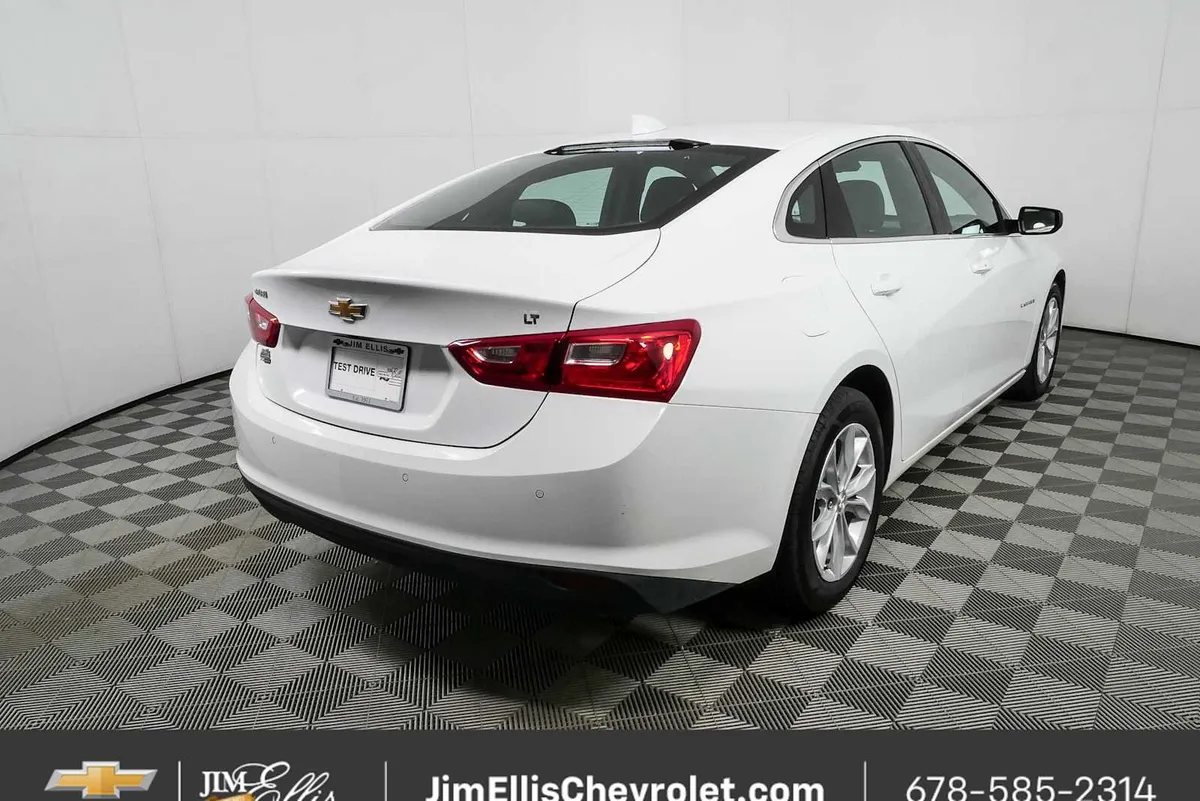 2025 Chevrolet Malibu LT thumbnail 3