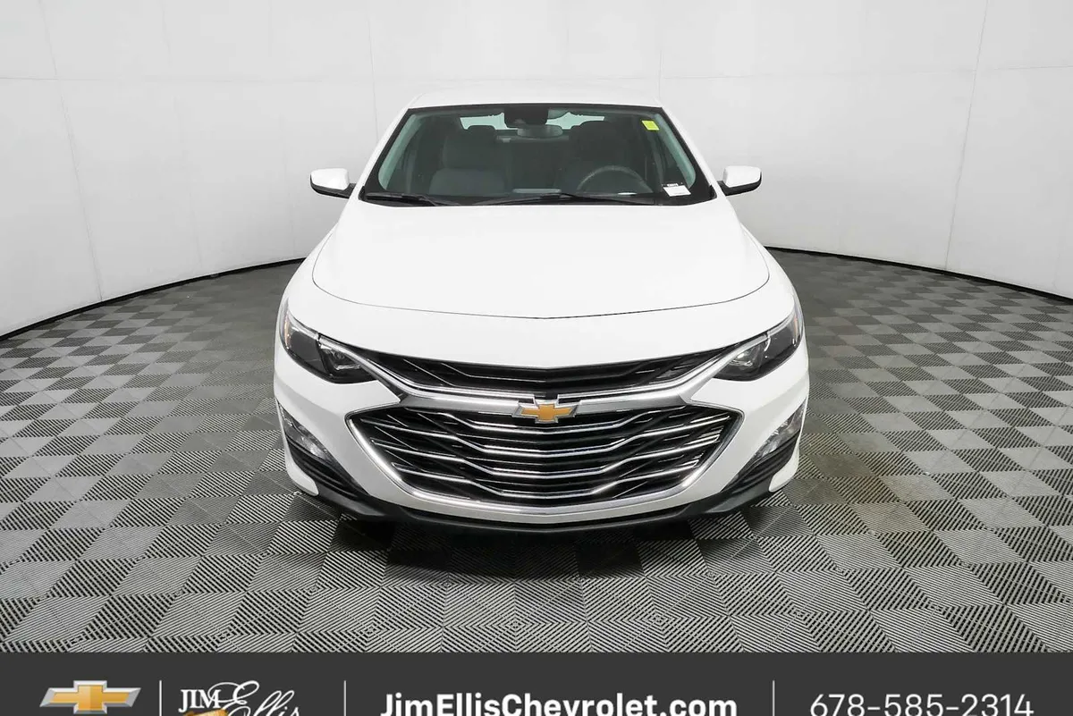 2025 Chevrolet Malibu LT thumbnail 32