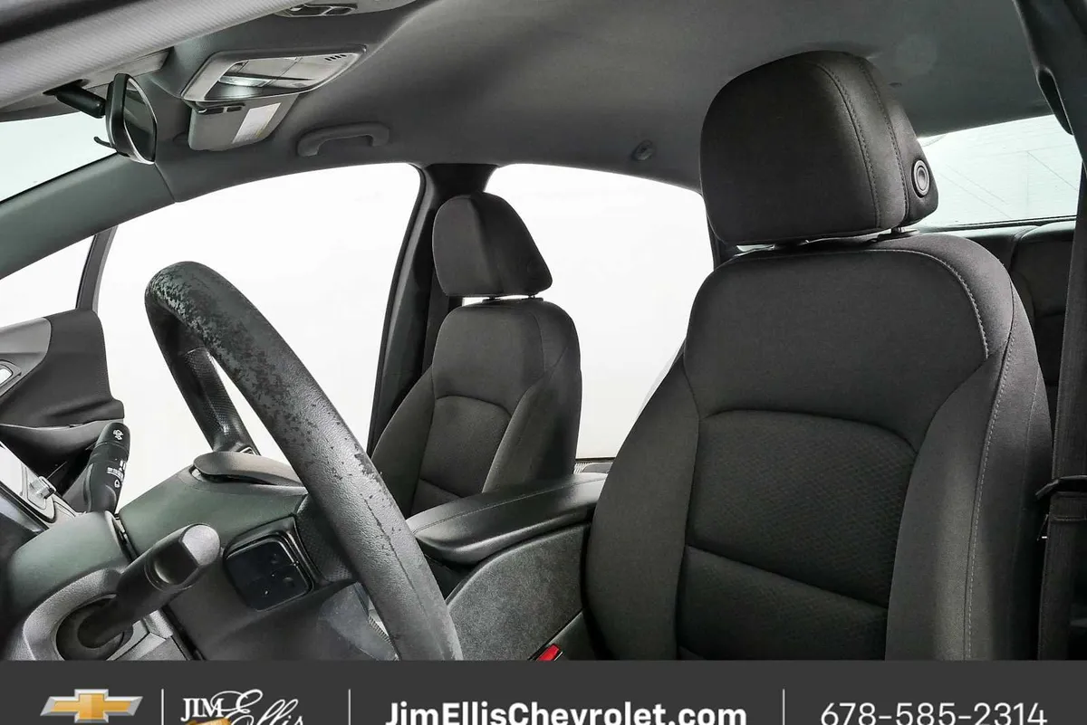 2025 Chevrolet Malibu LT thumbnail 5