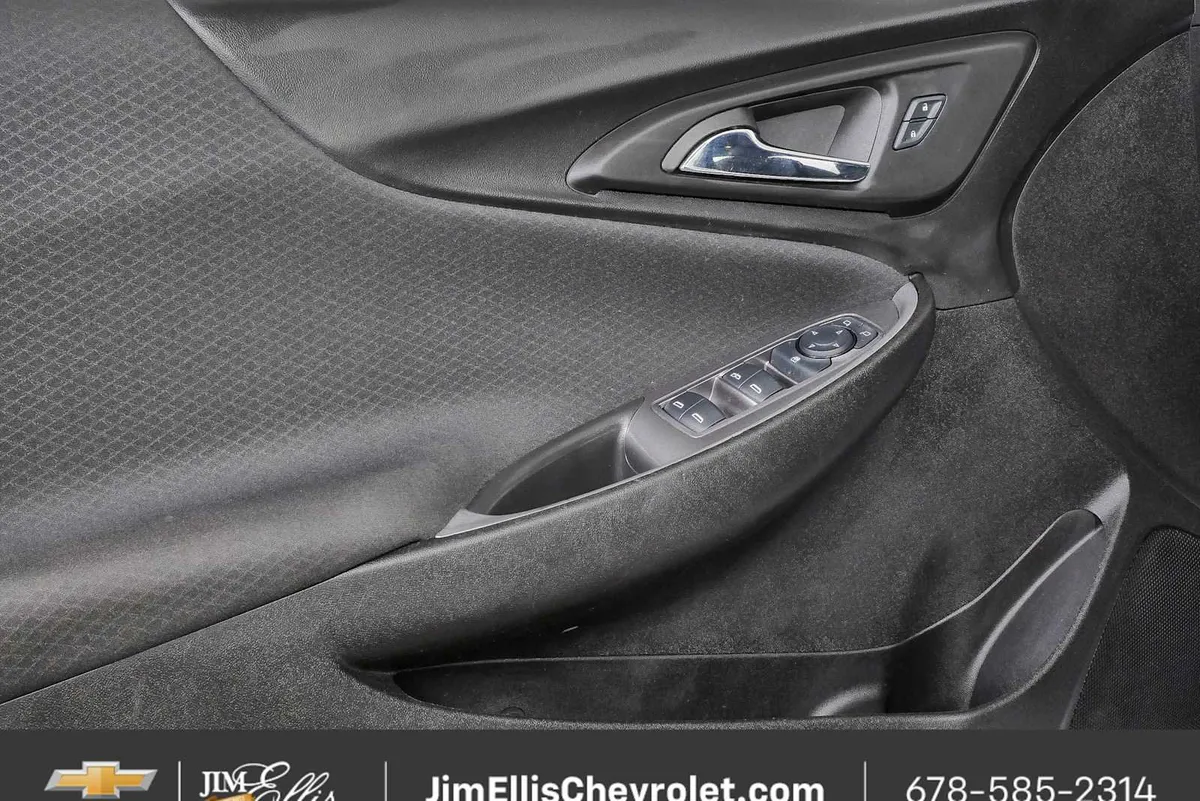 2025 Chevrolet Malibu LT thumbnail 6