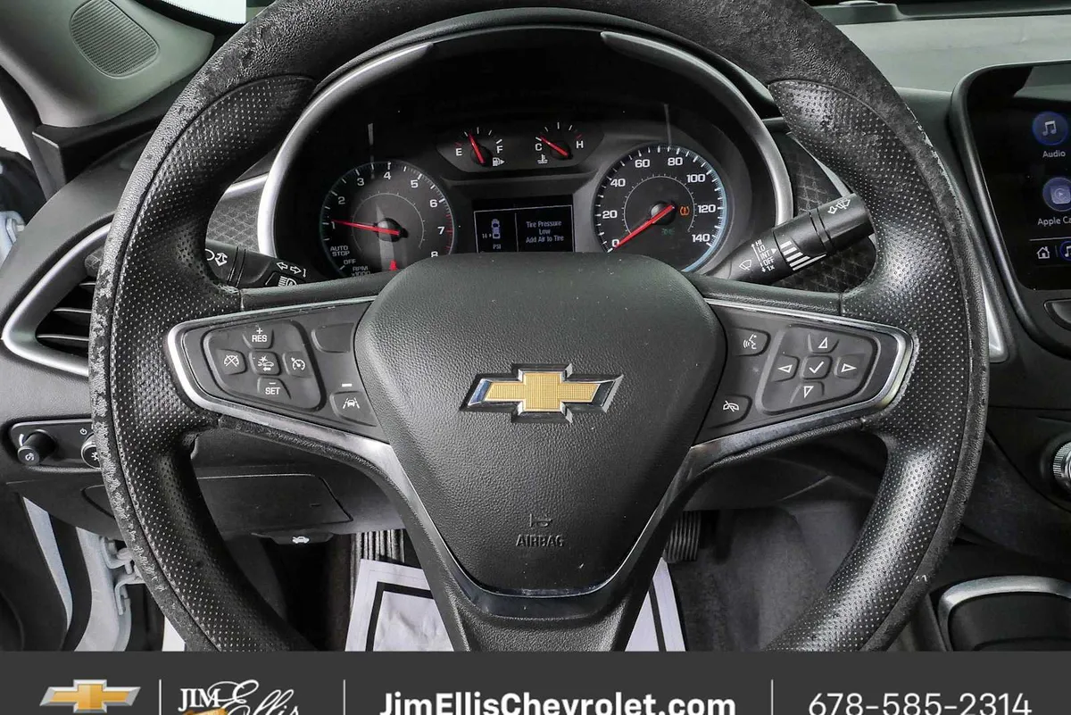 2025 Chevrolet Malibu LT thumbnail 8