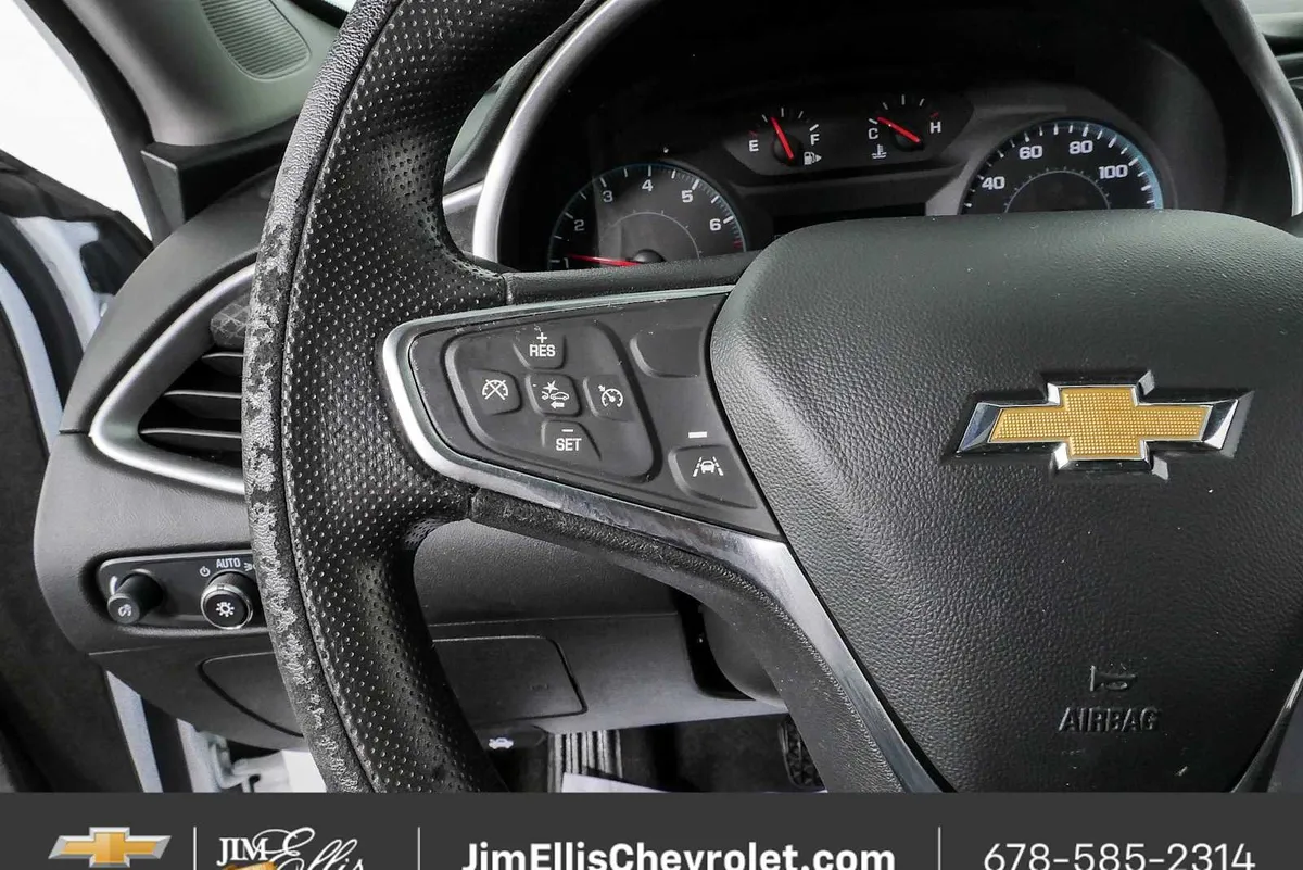 2025 Chevrolet Malibu LT thumbnail 9