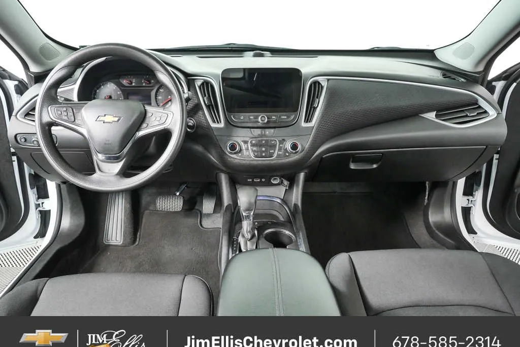 2025 Chevrolet Malibu LT thumbnail 17