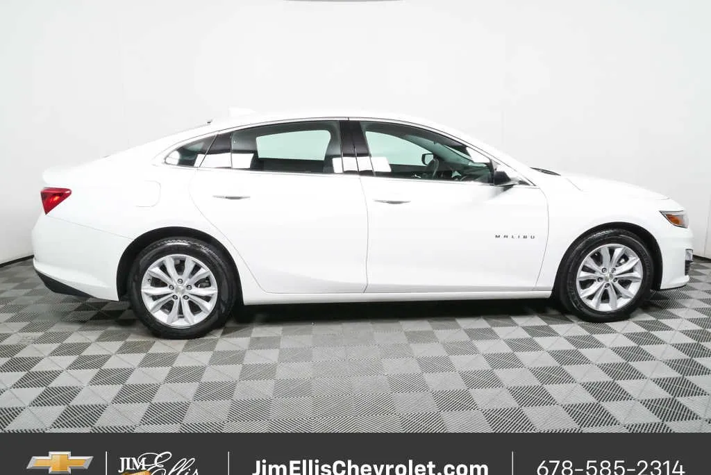 2025 Chevrolet Malibu LT thumbnail 2
