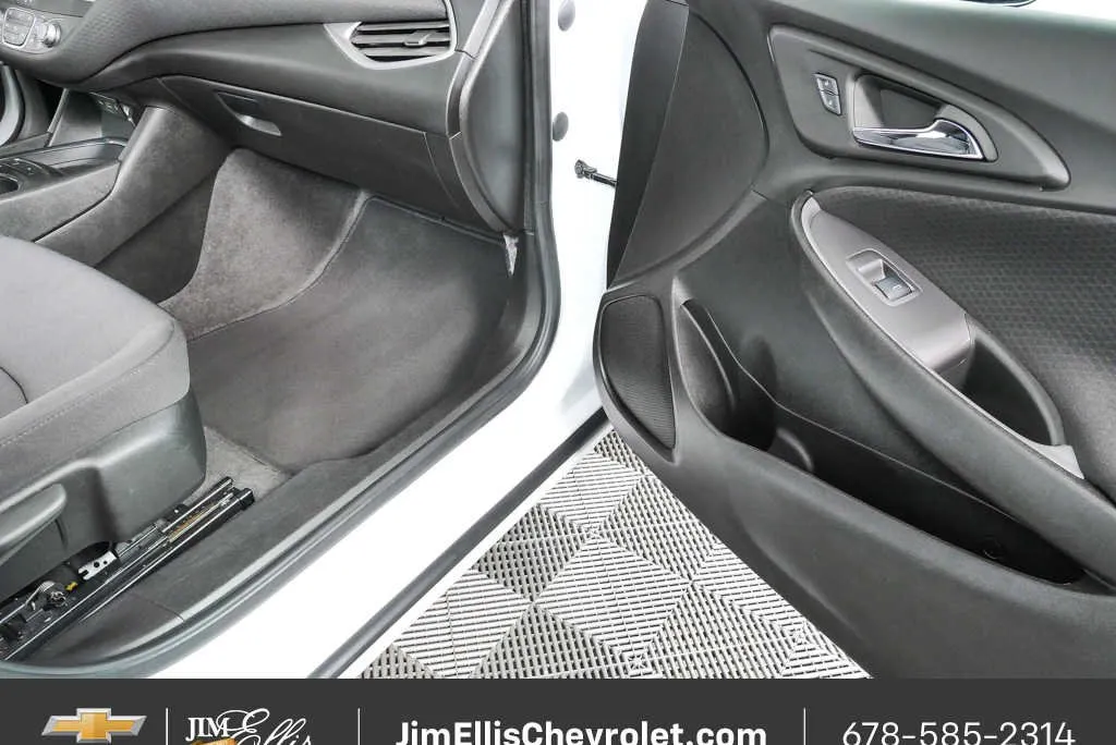 2025 Chevrolet Malibu LT thumbnail 23