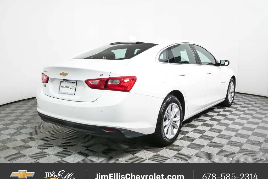2025 Chevrolet Malibu LT thumbnail 3
