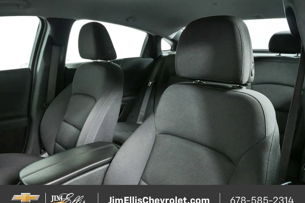 2025 Chevrolet Malibu LT thumbnail 5