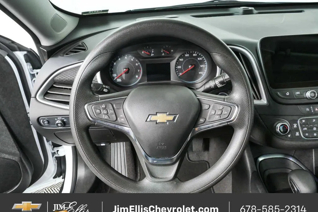 2025 Chevrolet Malibu LT thumbnail 8