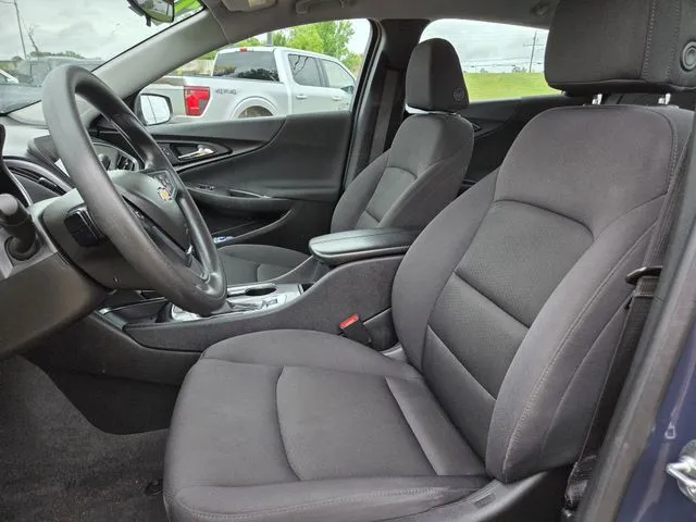 2025 Chevrolet Malibu LT thumbnail 12