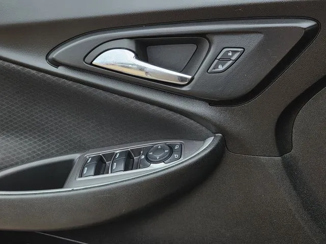 2025 Chevrolet Malibu LT thumbnail 16