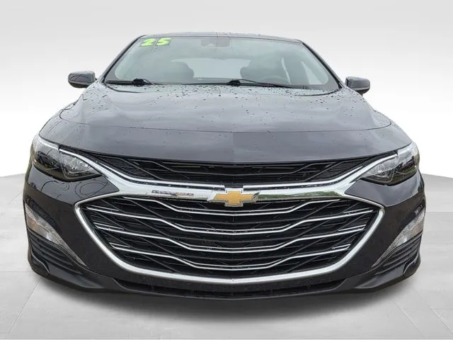 2025 Chevrolet Malibu LT thumbnail 2