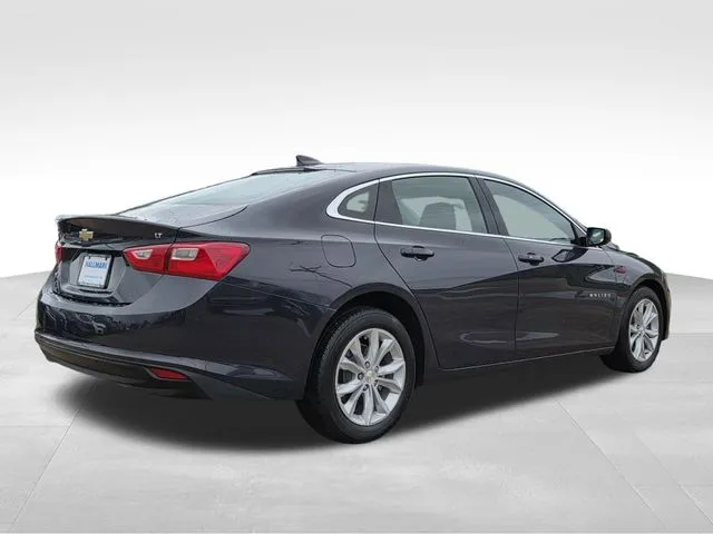 2025 Chevrolet Malibu LT thumbnail 4