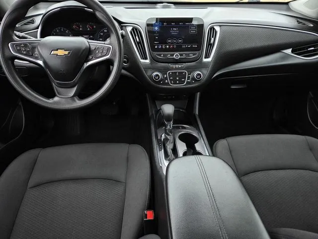 2025 Chevrolet Malibu LT thumbnail 8