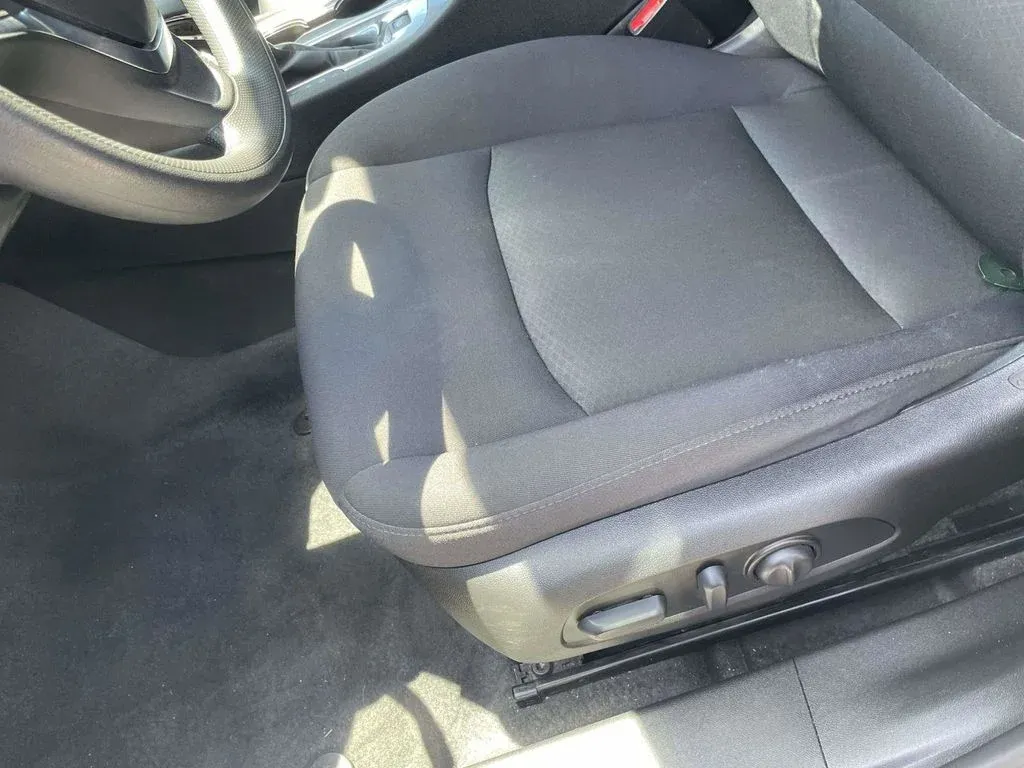 2025 Chevrolet Malibu LT thumbnail 13