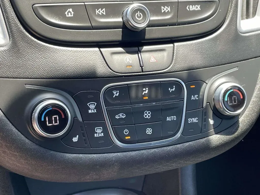2025 Chevrolet Malibu LT thumbnail 17