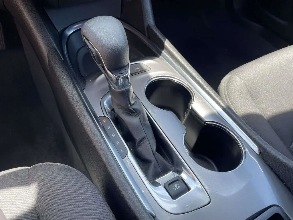 2025 Chevrolet Malibu LT thumbnail 18