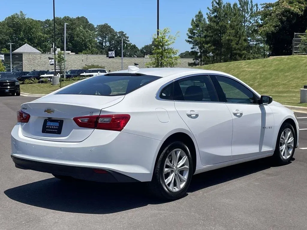2025 Chevrolet Malibu LT thumbnail 3