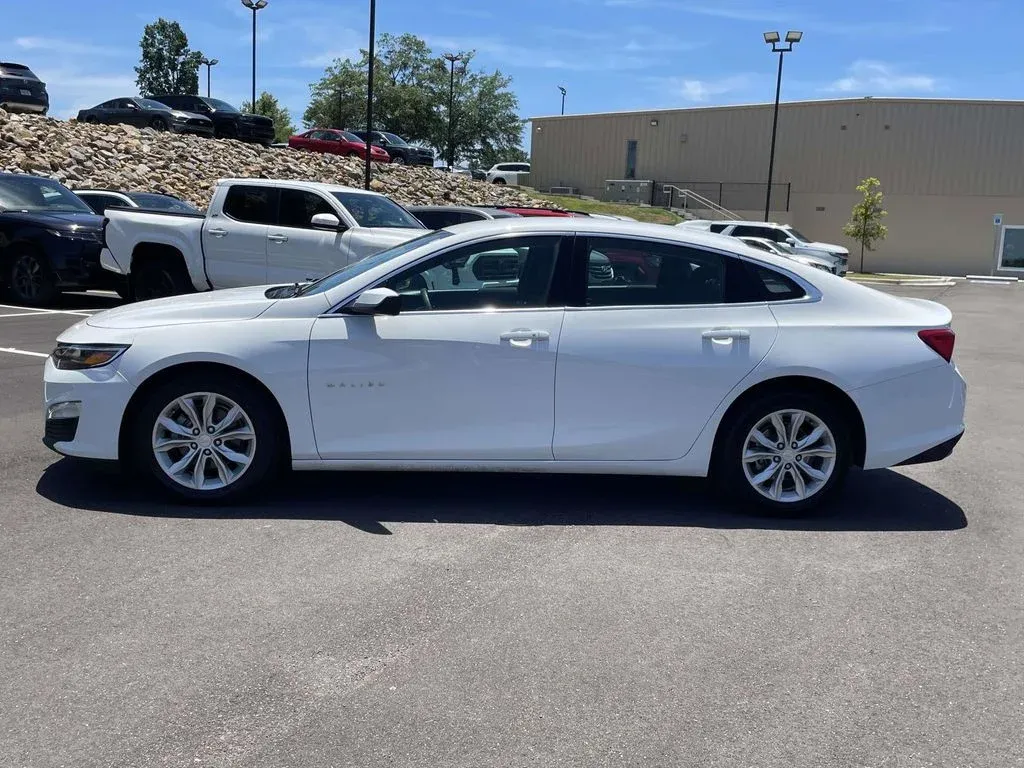 2025 Chevrolet Malibu LT thumbnail 6