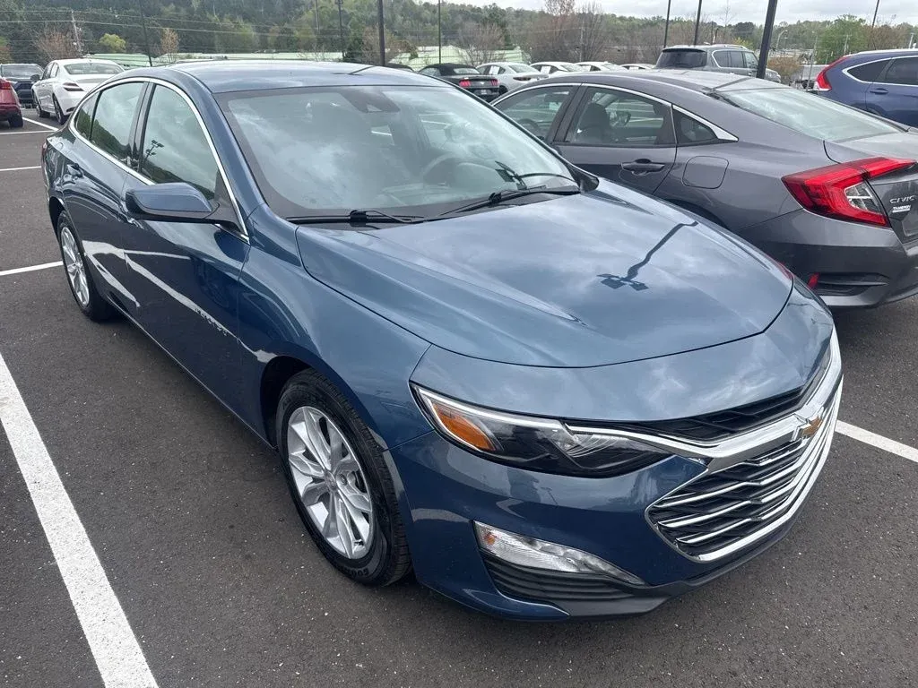 2025 Chevrolet Malibu LT thumbnail 2
